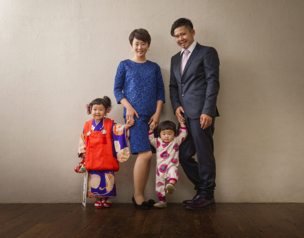 3歳女の子着物で家族写真