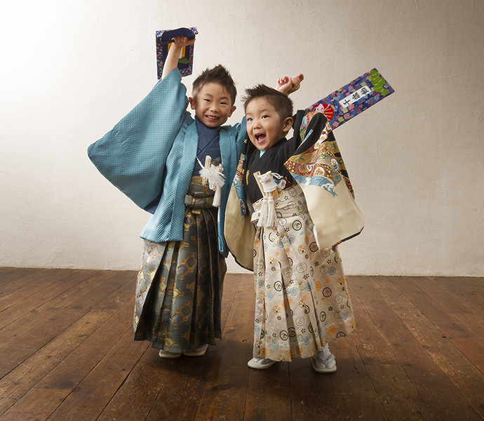 3歳・5歳男の子七五三兄弟立ちポーズ