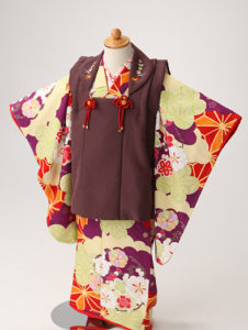 3歳女の子紫の被布と着物