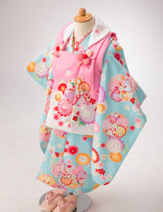3歳女の子用ピンクの被布と水色の着物