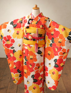 オレンジ地に大きな花柄七五三7歳女の子着物