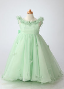 エメラルドグリーンの3歳用ドレス