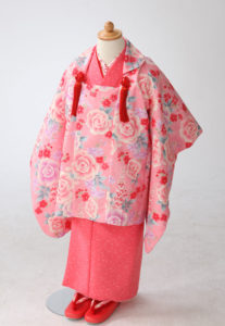 ピンクに大きな花柄の被布と3歳女の子着物