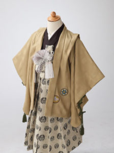 七五三3歳男の子からし色の着物