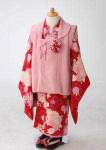 赤い着物とピンクの被布3歳女の子着物