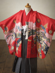 5歳男の子七五三赤色着物